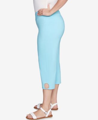 Plus Size Solid Pull On Capri Pants