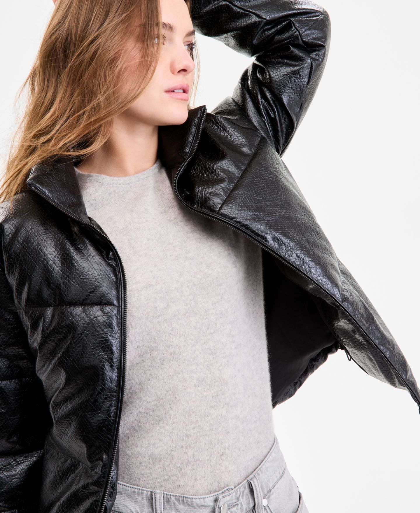 Женская куртка Steve Madden Textured Faux-Leather Puffer, цвет: Чёрный змеиный — фото 5