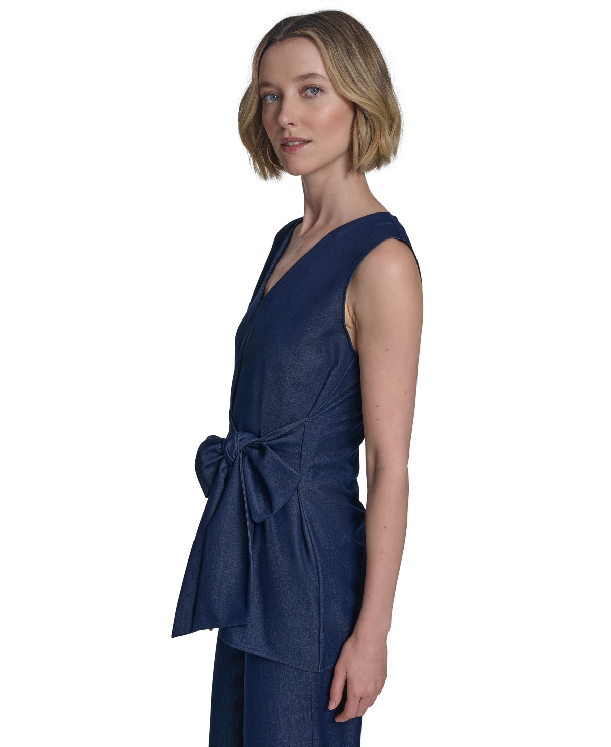 HALSTON WOMEN'S DENIM-LIKE TIE-WAIST SLEEVELESS TOP 