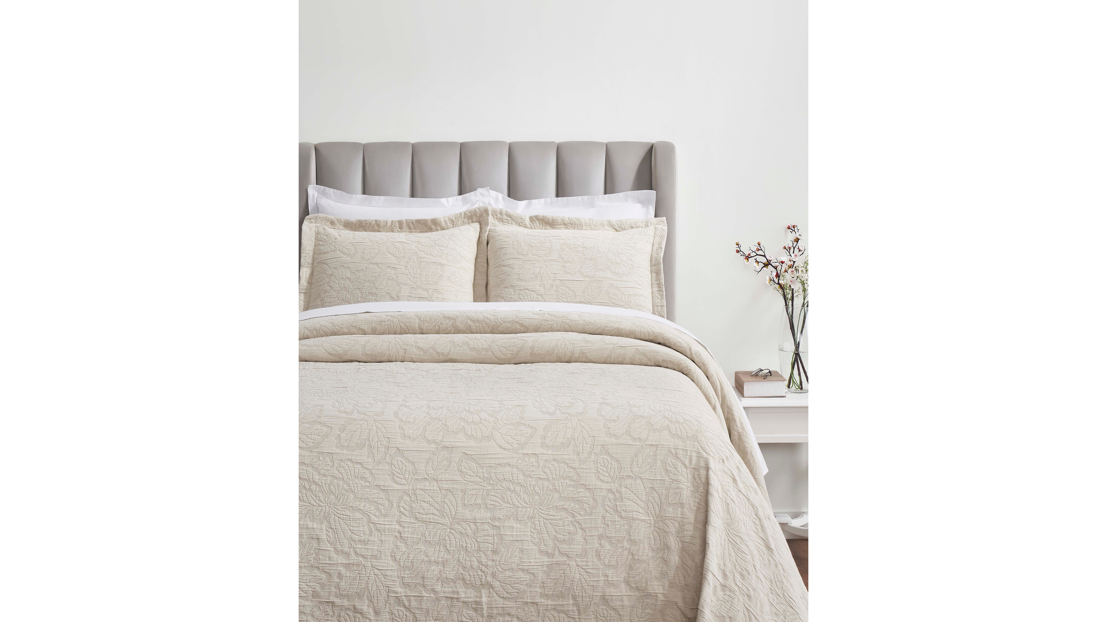 Superior Hibiscus Cotton Matelasse Woven 3-Pc. Bedspread Set, King