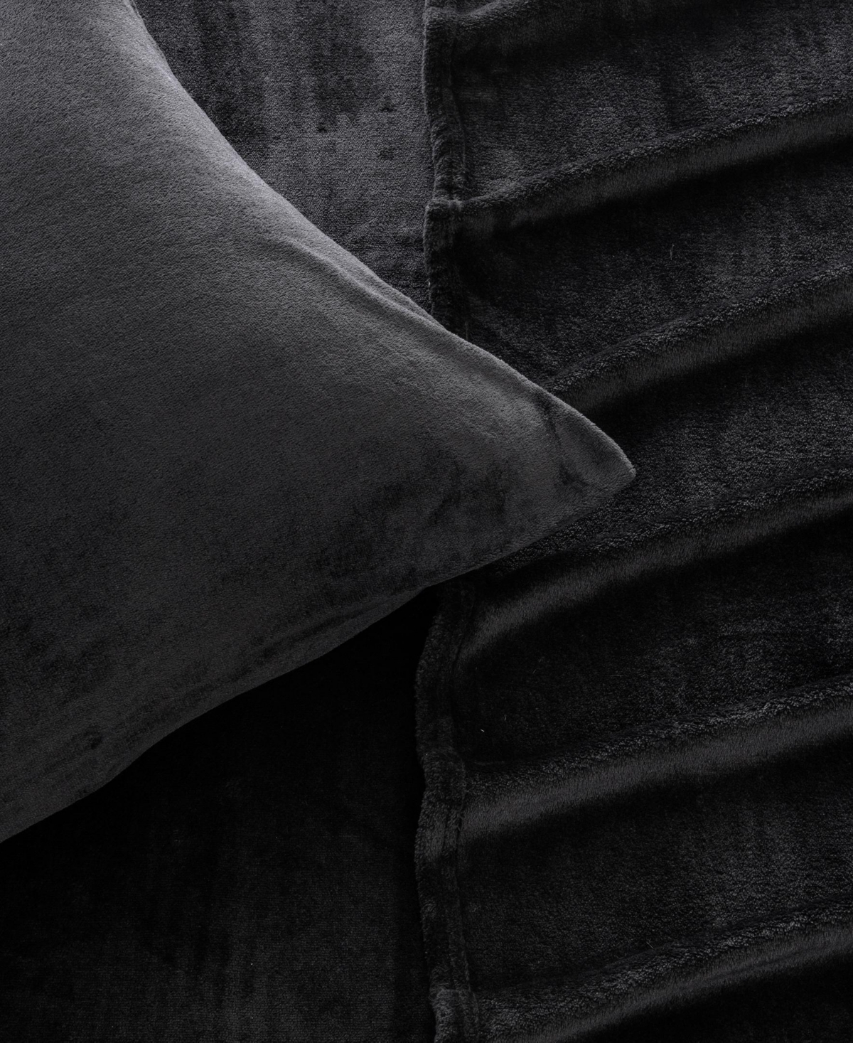 Linery & Co. Ultra-Soft Velvet Plush Solid Sheet Set