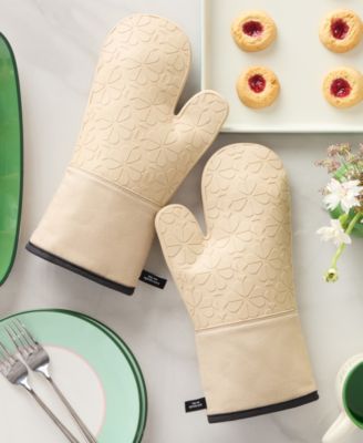 Spade Flower Soft Silicone Oven Mitt Set, 7" x 13"