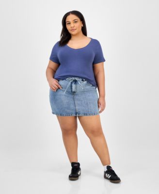 Trendy Plus Size Fitted V-Neck T-Shirt
