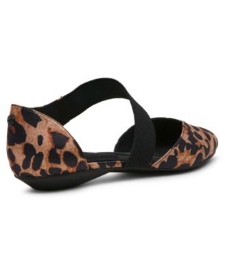 Women's Oksanna Asymmetrical Pointed Toe Flats