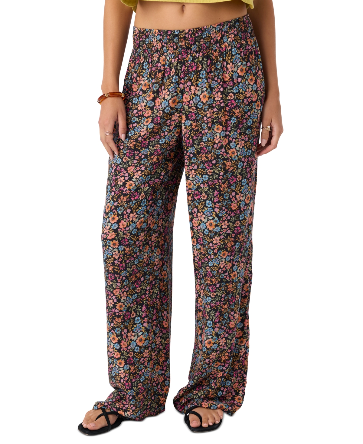 Juniors' Jonie Floral Ditsy-Print Pants - Black