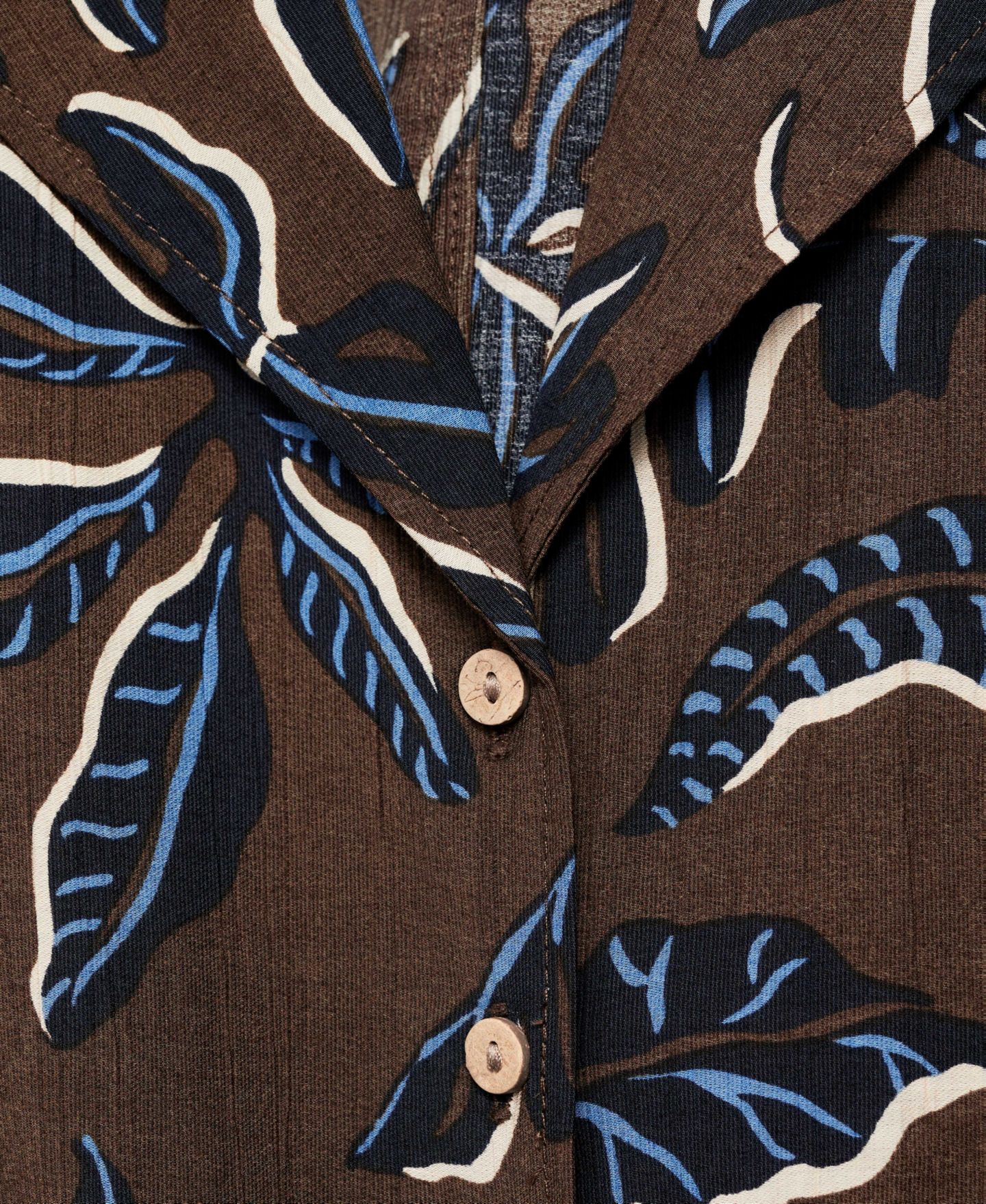 Женская рубашка Mango Floral-Print Knot Detail Cropped, цвет: Коричневый — фото 5