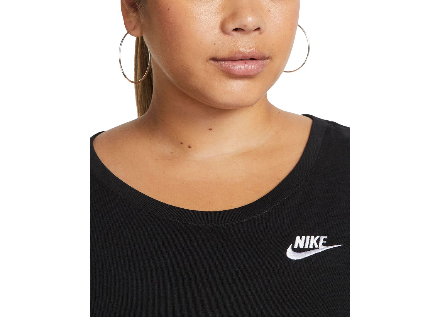 Plus Sportswear Club Essentials T-Shirt