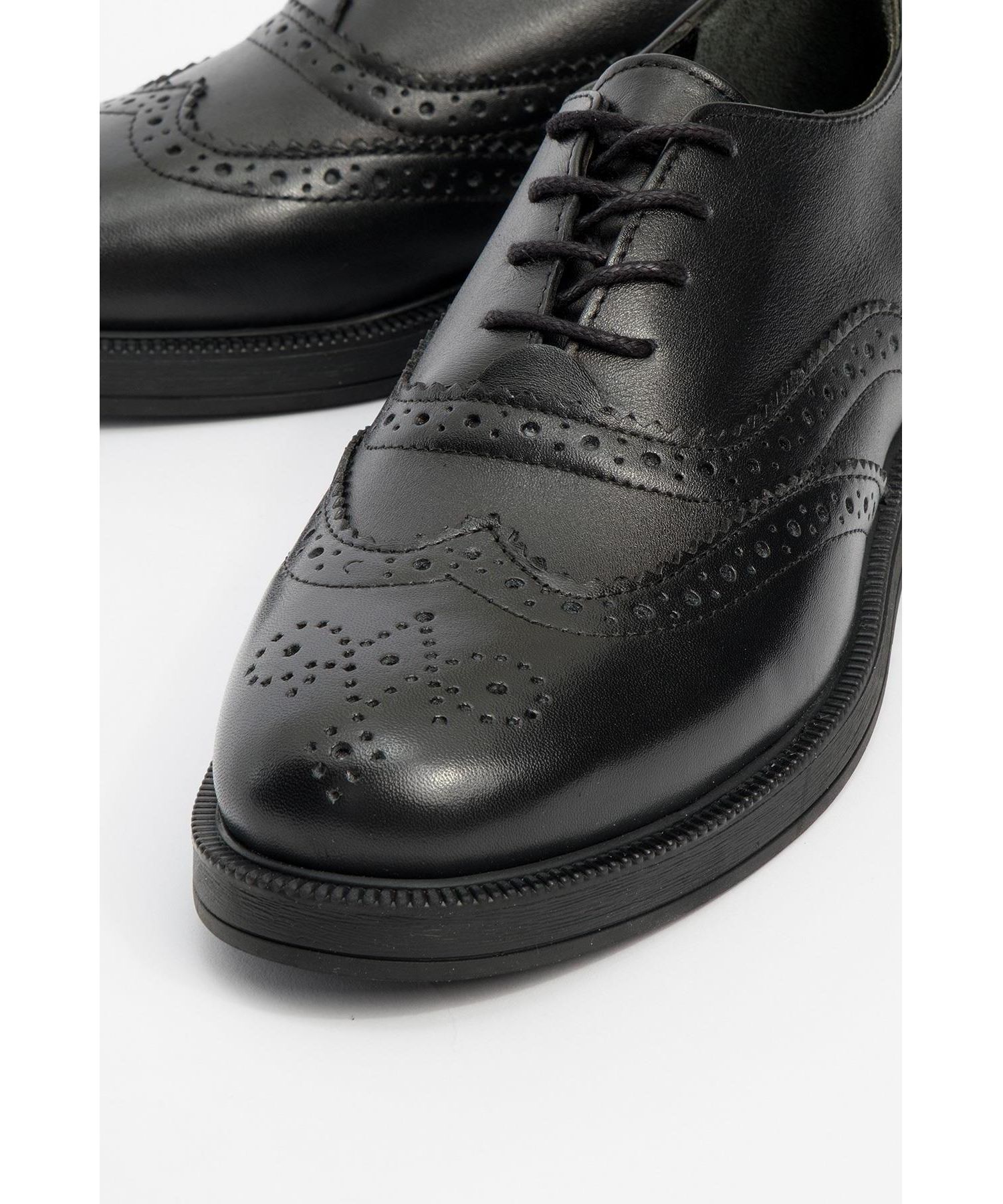 Women's Lace-Up Leather Oxford with Block Heel