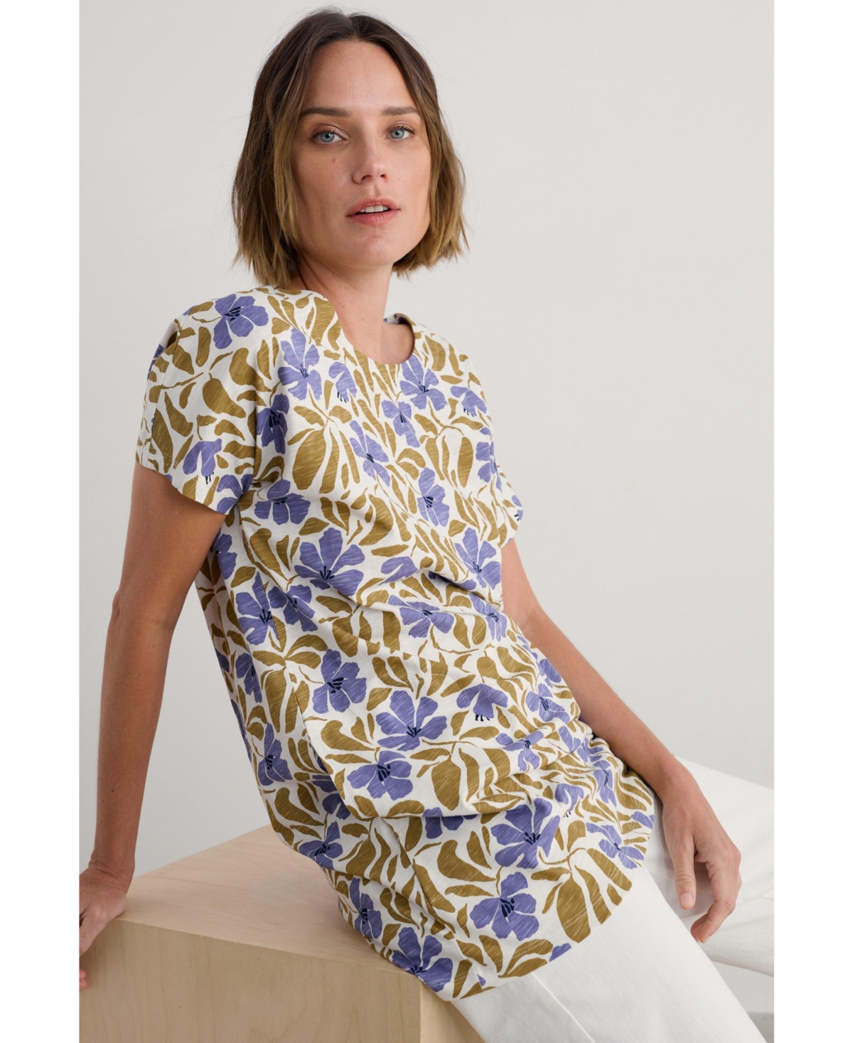 Women's Ocean Gaze Tunic - Leafy floral chalk pear