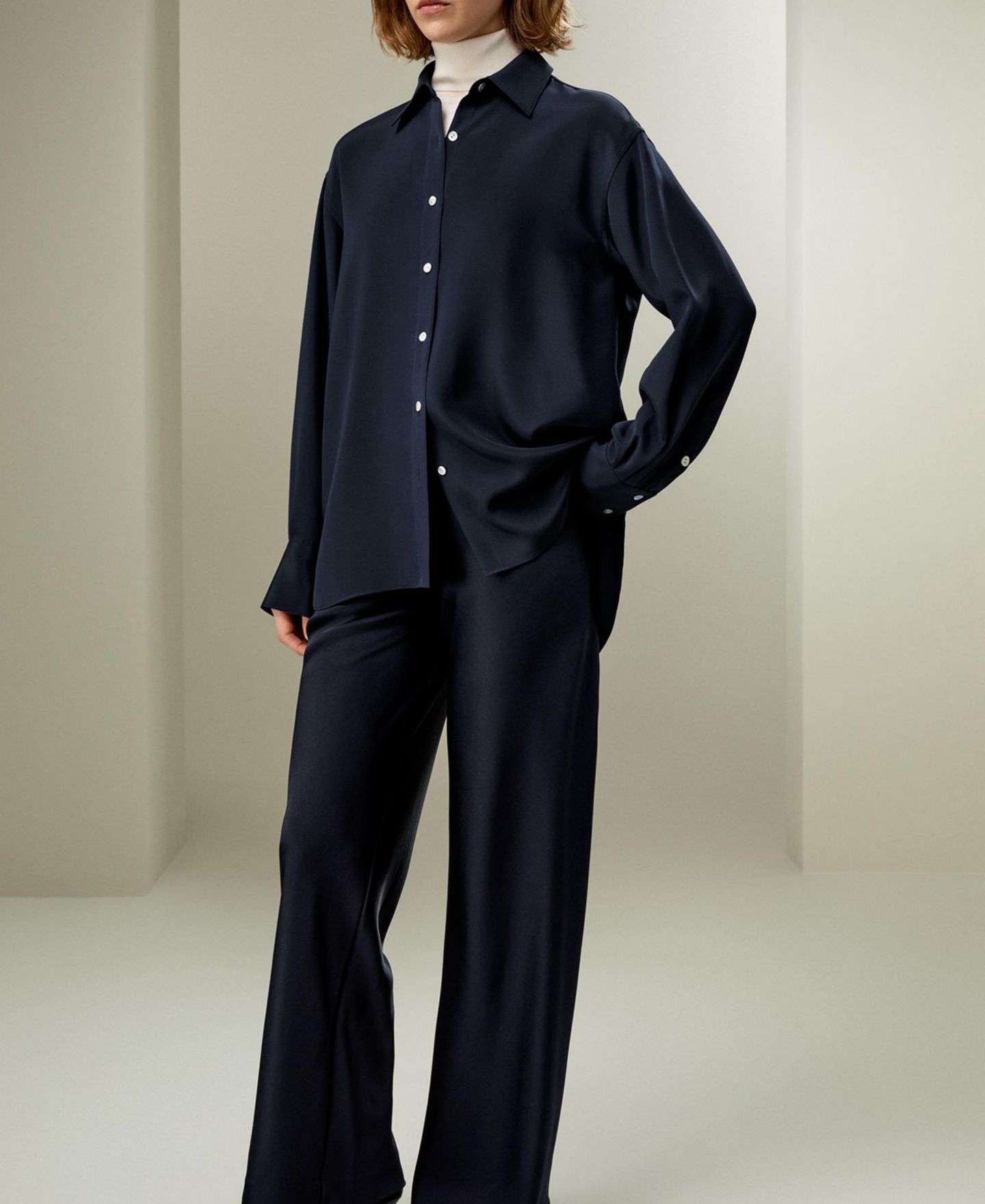 Женская рубашка LILYSILK The One Relaxed Fit Silk, цвет: Полуночный синий — фото 3