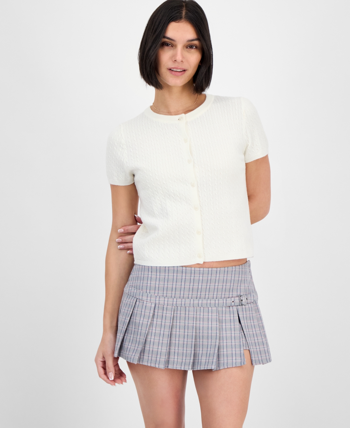 Freshman Juniors' Short-sleeve Crewneck Cable-knit Sweater In White