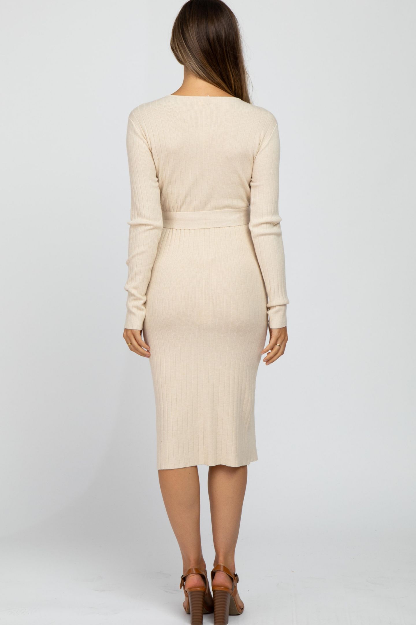 Женское платье Pinkblush Maternity Beige Tie Front Sweater Midi, цвет: Бежевый — фото 2