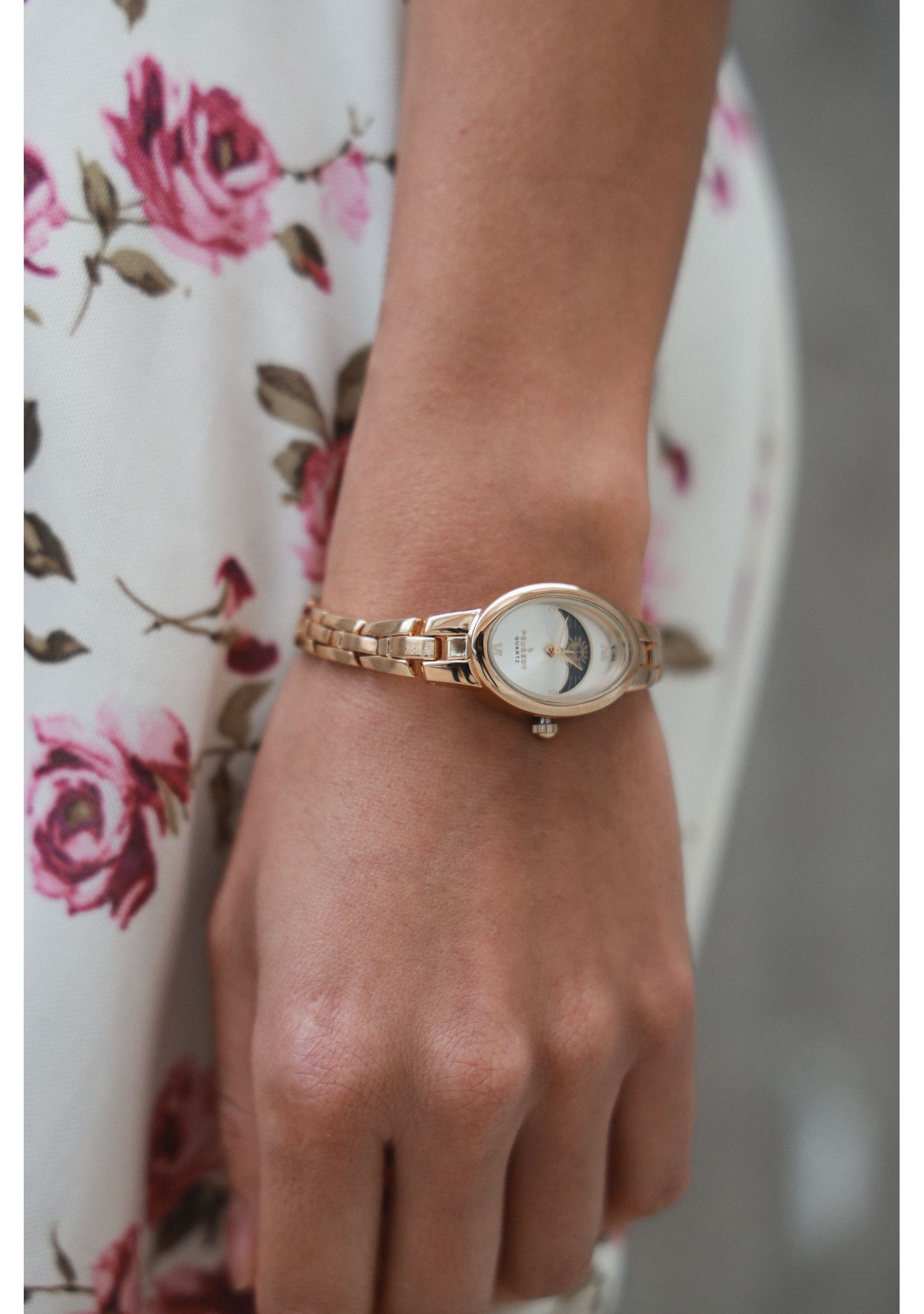 Женские часы Peugeot Gold 30x25mm Sun Moon Dial Link Bracelet Watch, цвет: Золотой — фото 3