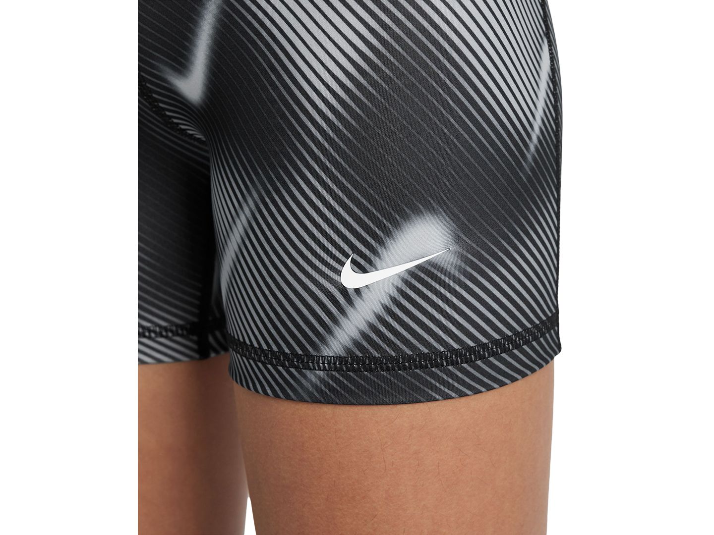 Шорты Nike Pro Dri-FIT 3" Shorts для девочек, цвет: Чёрный / Белый — фото 2