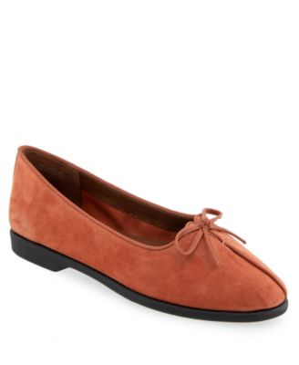 Women's Novia Tapered Toe Ballet Flats