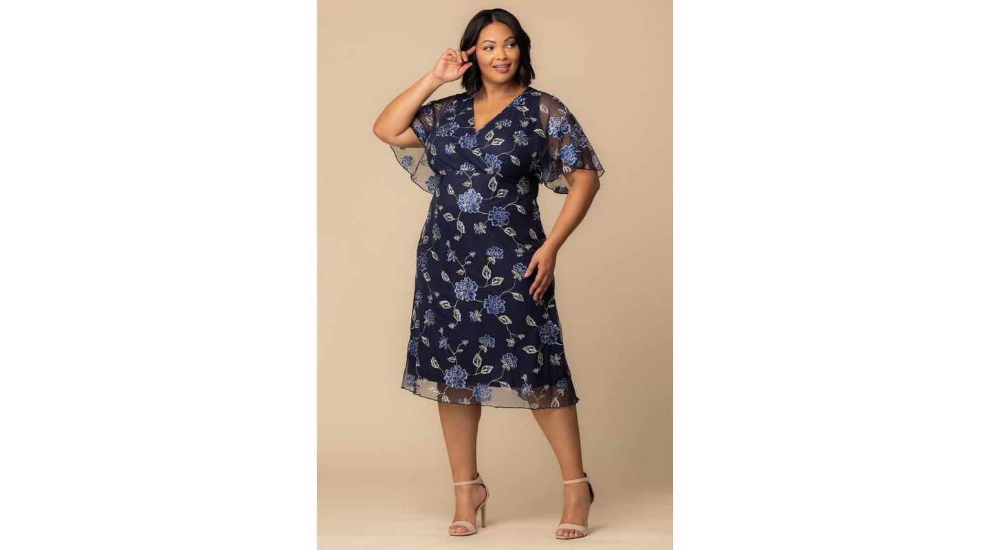Женское платье Kiyonna Plus Size Sonnet Embroidered Cocktail, цвет: Тёмно-синий — фото 5