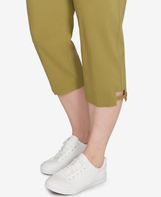 Plus Size Solid Tech Stretch Capri Pants