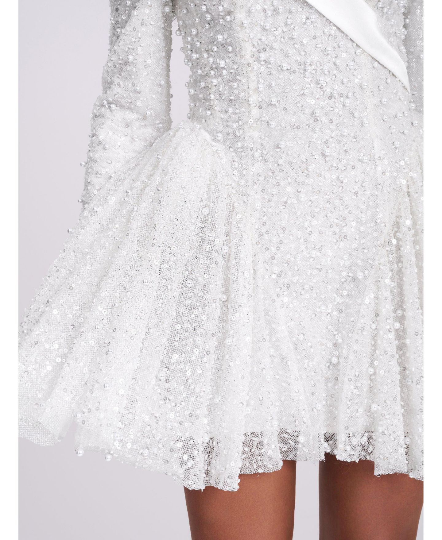 Женское платье Miss Circle Kira Bead Embroidered Mesh Off Shoulder Long Sleeve Mini, цвет: Белый — фото 11