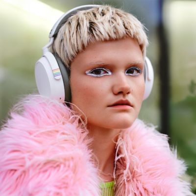 Momentum 4 with Bluetooth, ANC, 60h Battery, Custom Sound, Lightweight Folding Design - Wireless Headphones