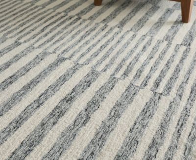 Wallace 8A42F 2'x3' Area Rug