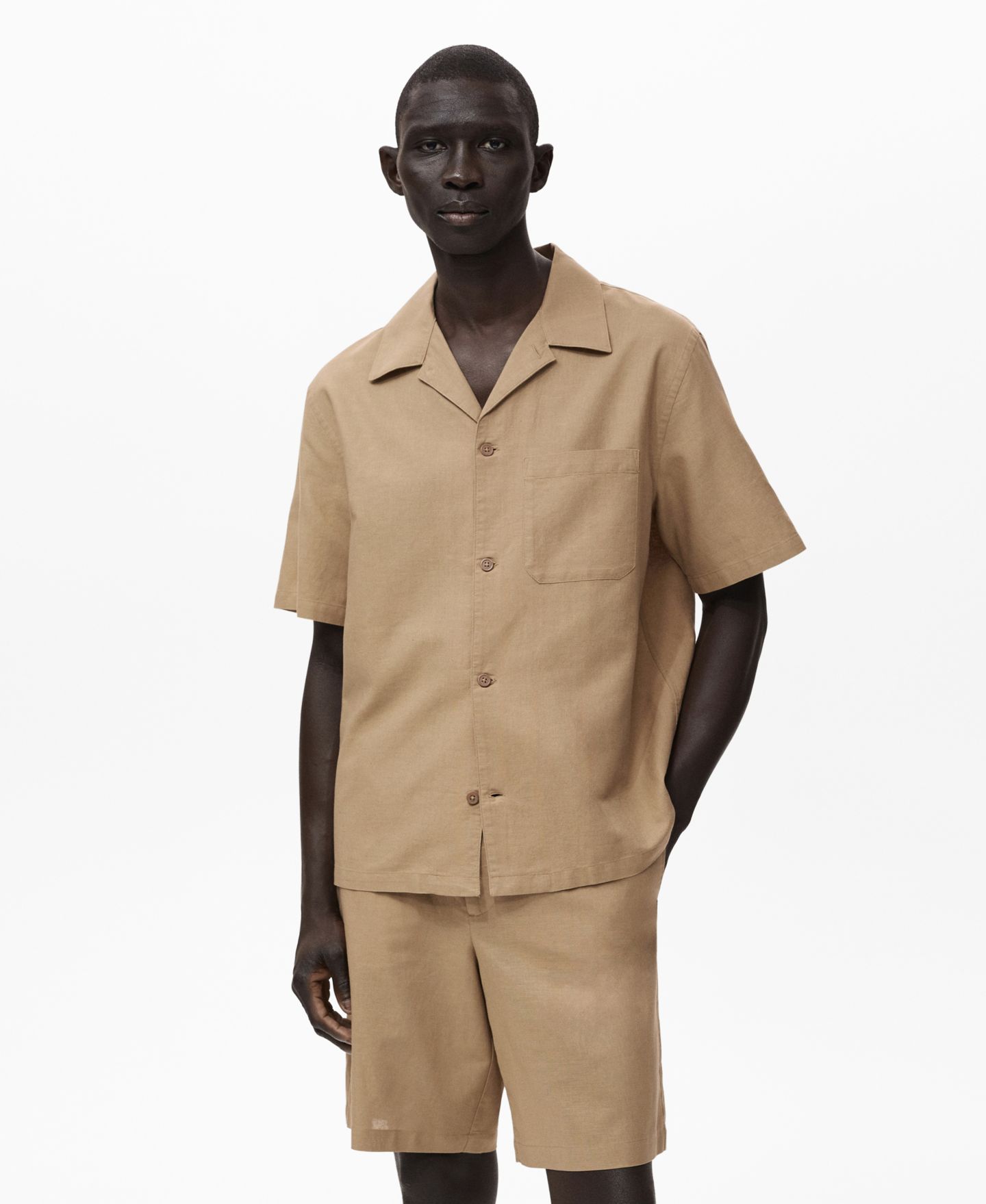 Мужская рубашка Mango Bowling Collar and Pocket Linen, цвет: Бежевый — фото 1
