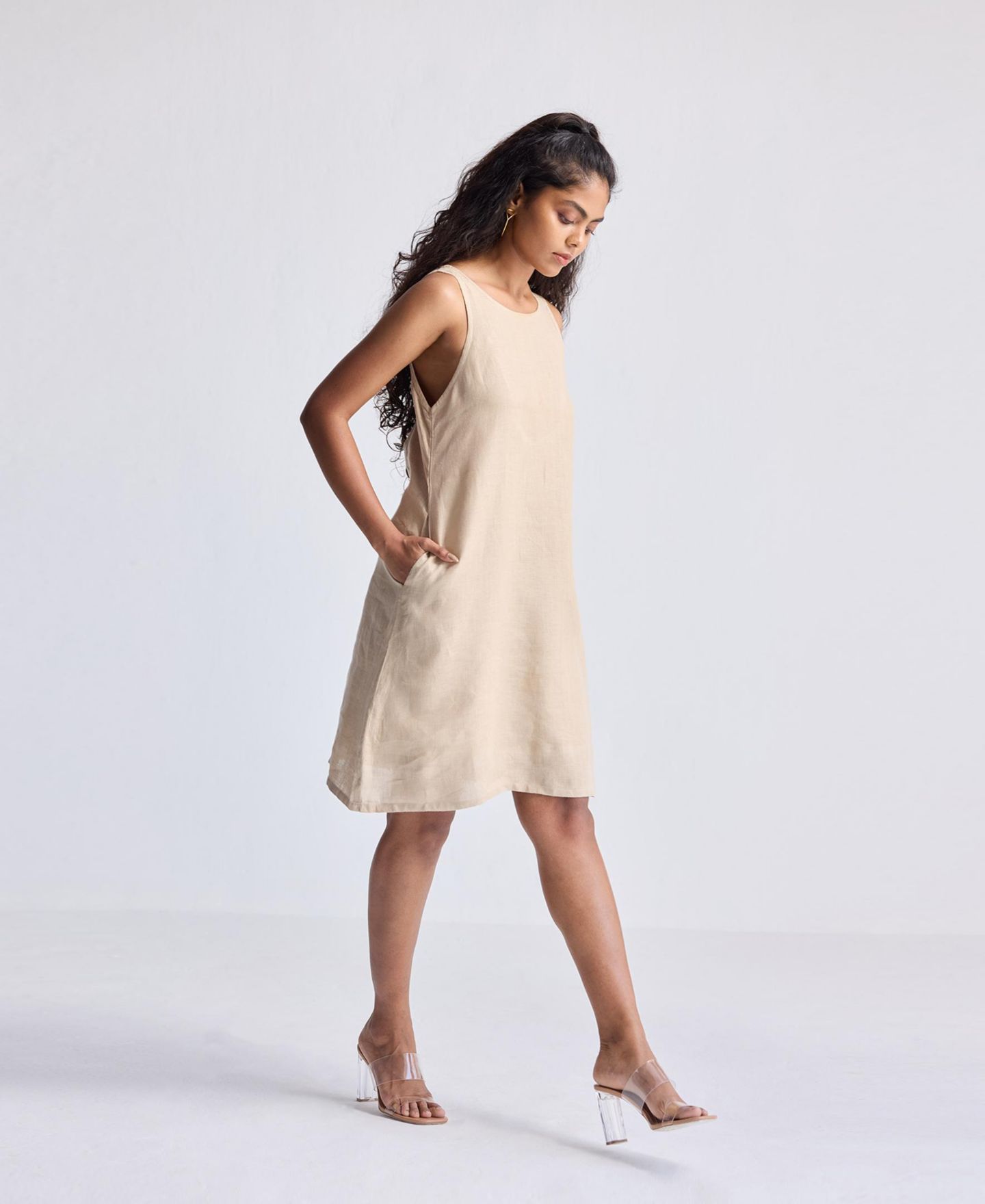 Женское платье Reistor Hemp Short Dress with Back Embroidered Lace Detail, цвет: Нейтральный бежевый — фото 2