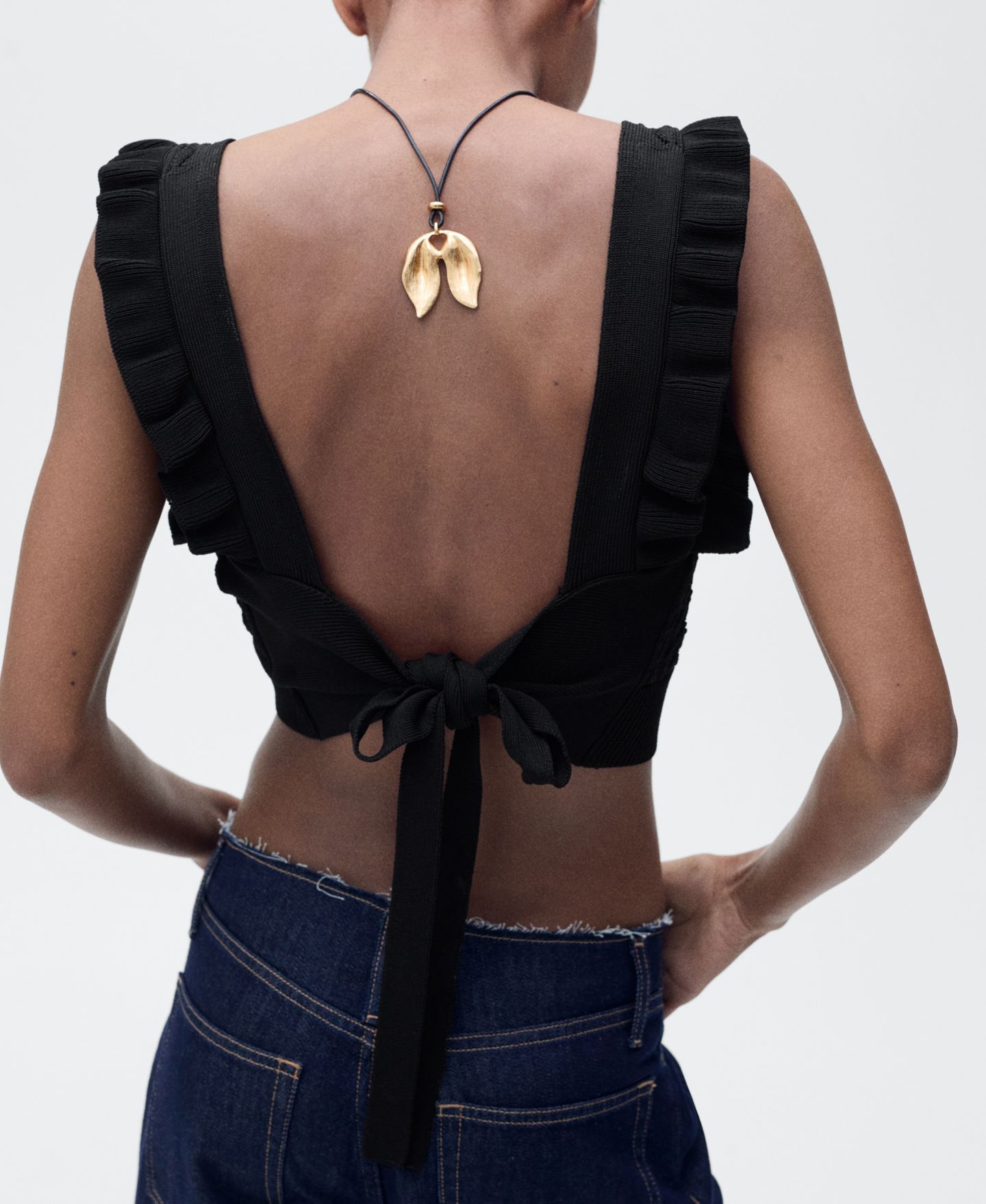 Женский топ Mango Back Bow Detail Crop, цвет: Чёрный — фото 2