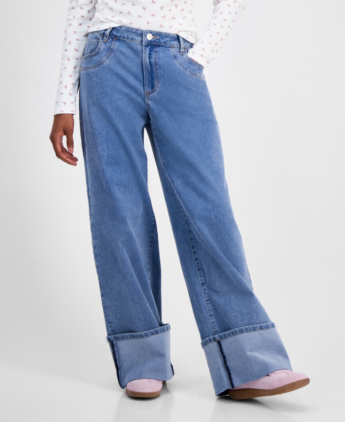Madden Girl Juniors' High-rise Cuffed Bow-embroidery Jeans In Brown