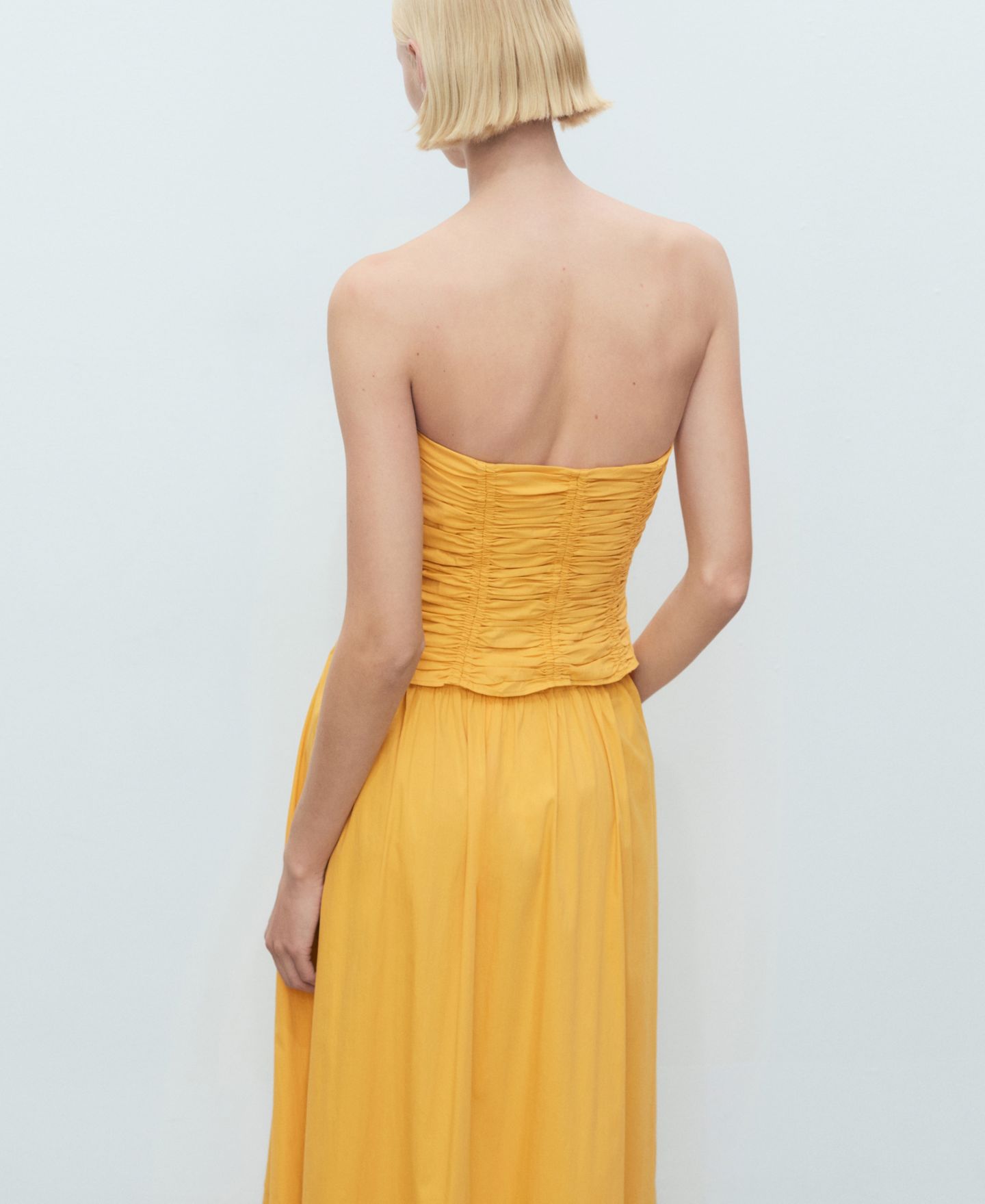 Женский топ Mango Ruched Strapless, цвет: Горчичный — фото 2