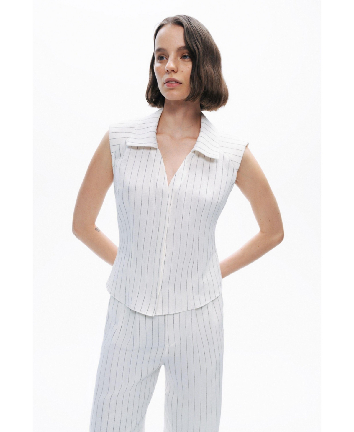 Women's Sleeveless Linen Blend Shirt with Shoulder Pads - Open white