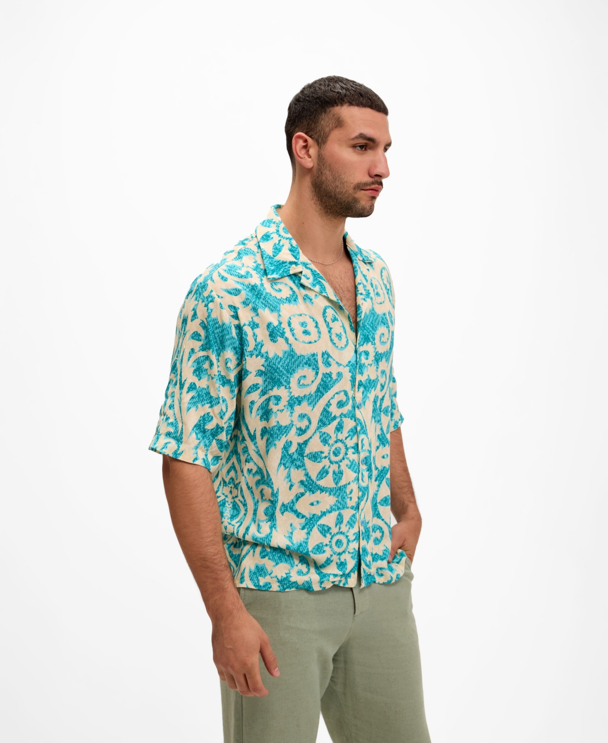 Ron Tomson Men's Allover Floral Pattern Oversized Relaxed Shirt