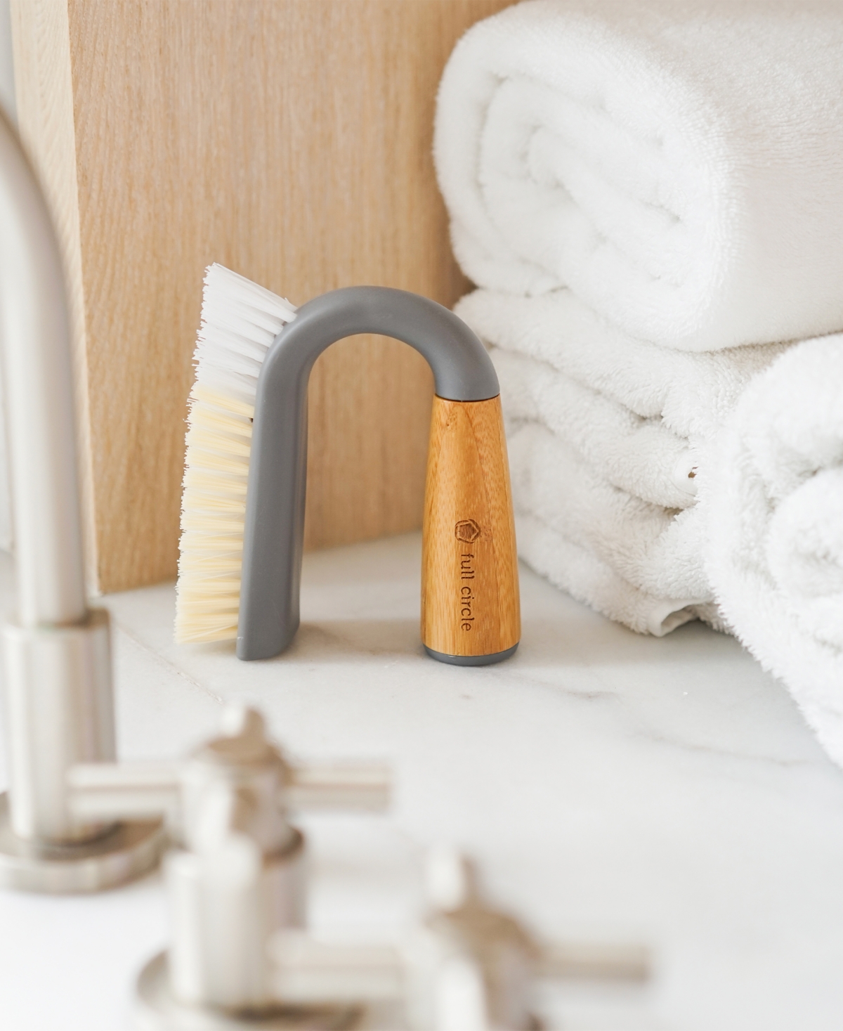 Full Circle Grunge Buster Grout and Tile Brush