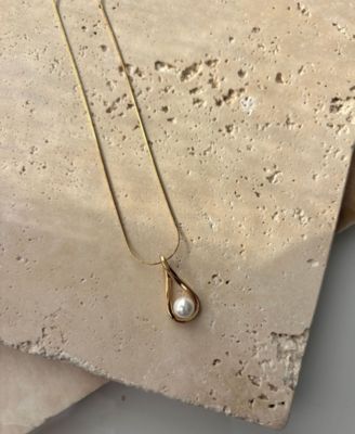 Hanging Cultivated Pearl Pendant Necklace
