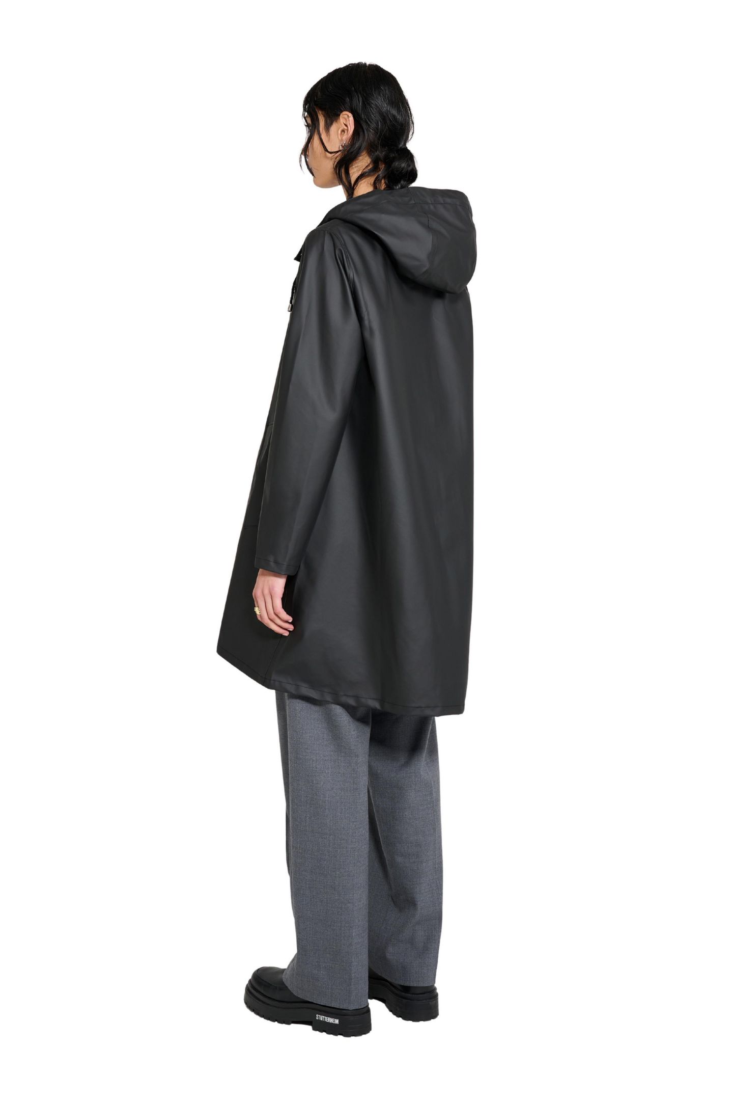 Женские куртки Stutterheim Mosebacke Lightweight Raincoat, цвет: Чёрный — фото 3