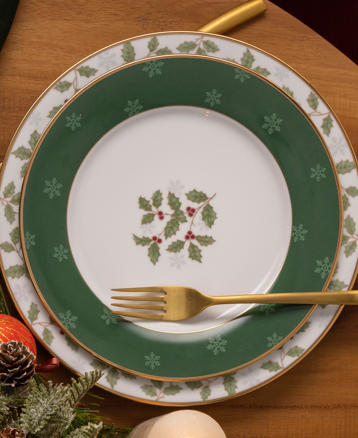 Noritake Holly Berry 9" Accent Plate, Set Of 4 In Multi