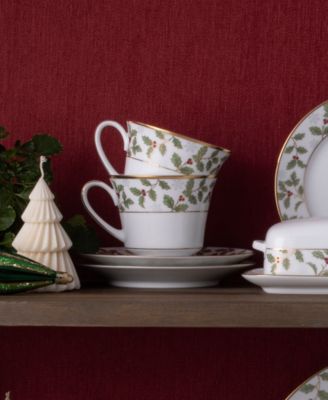 Holly & Berry Gold Set of 4 Saucers, 6"