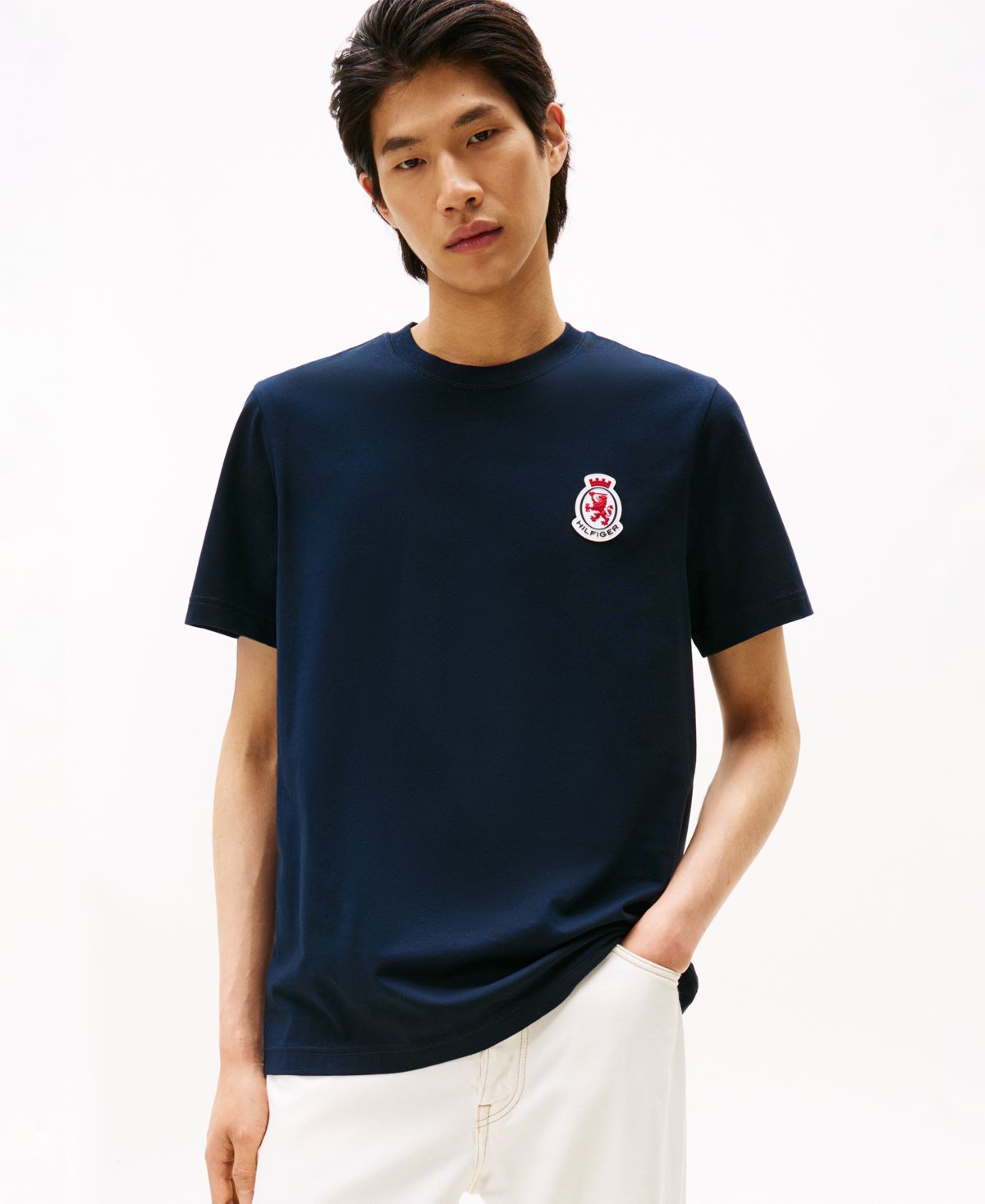 Мужская футболка с вышитым гербом красного, белого и синего цветов