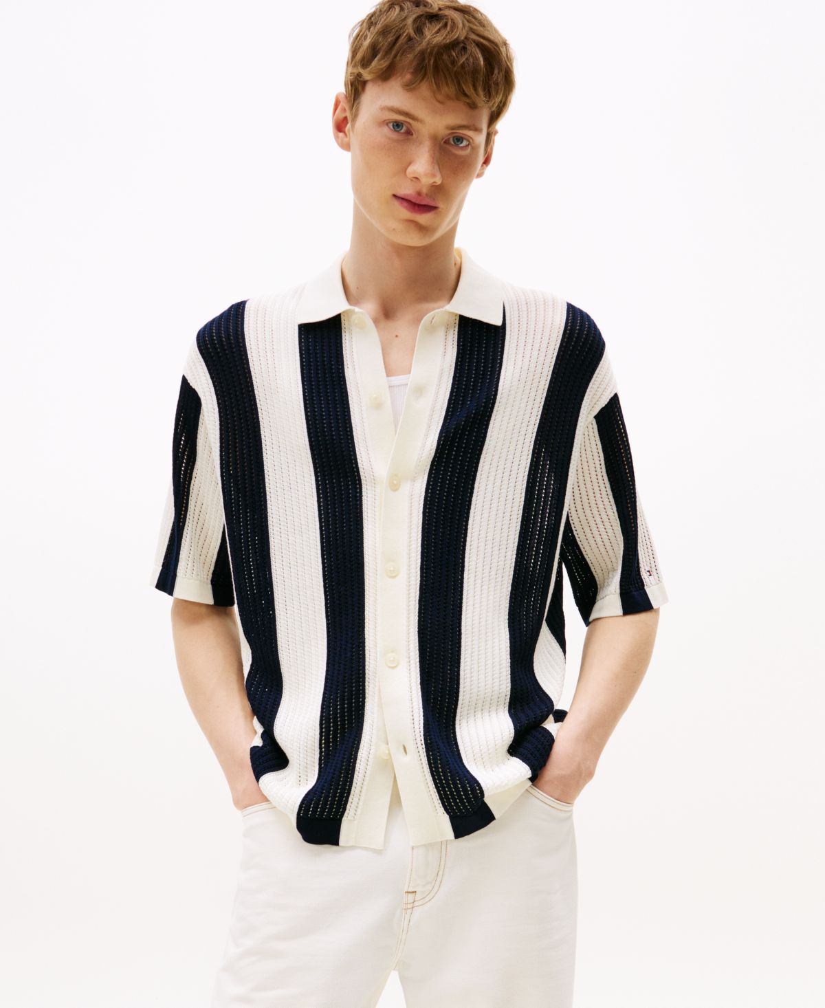 Мужская трикотажная рубашка с открытой спиной спереди на пуговицах в полоску