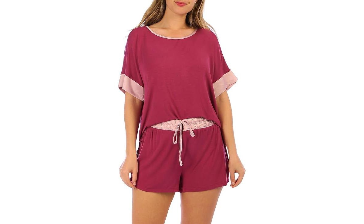 Women's 2 Piece Cooling Short Sleeve Top and Shorts with Satin Hem Pajama Set - Violet quartz  lilac