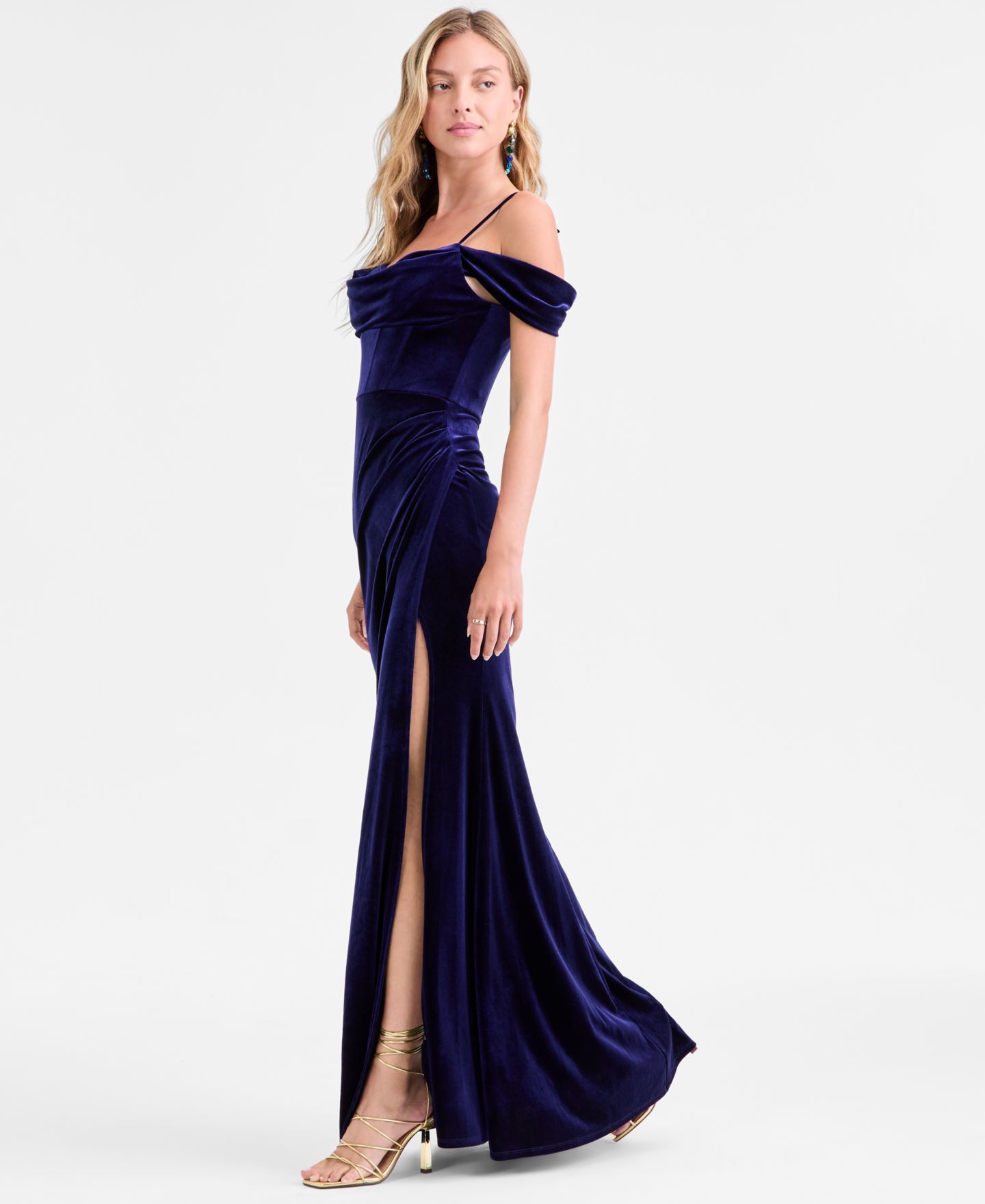 Женское платье B Darlin Juniors' Velvet Off-The-Shoulder Gown, цвет: Тёмно-синий — фото 2