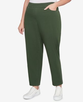 Plus Size Mount Laurel Allure Front Pocket Pull On Medium Length Pants