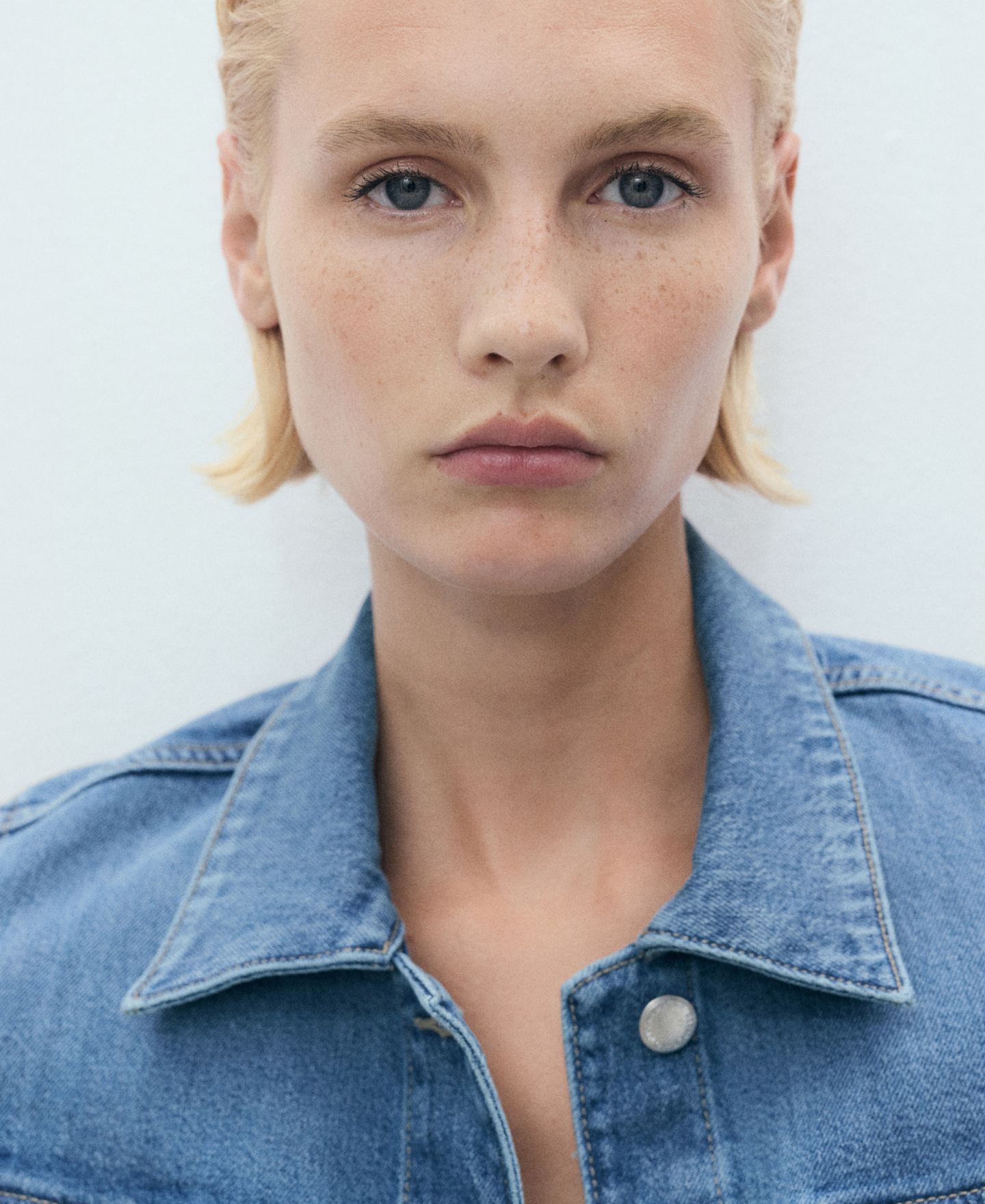 Женская куртка Mango Pockets Denim Jacket, цвет: Средний синий — фото 2