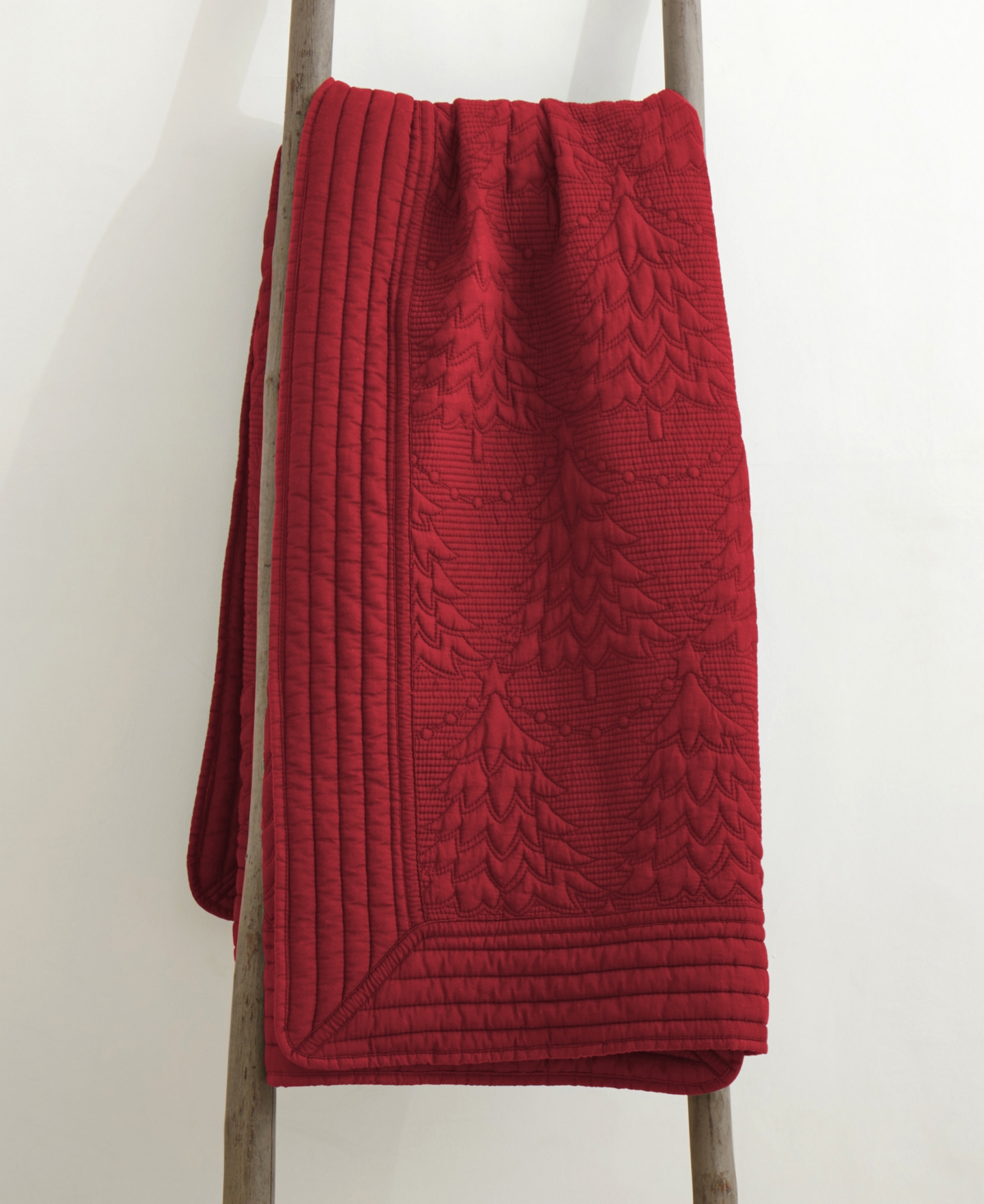 Levtex O Christmas Tree Reversible Quilted Throw, 50" X 60" In Red