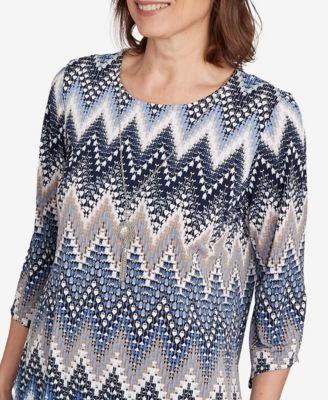 Women's Classic Puff Print Textured Chevron Top