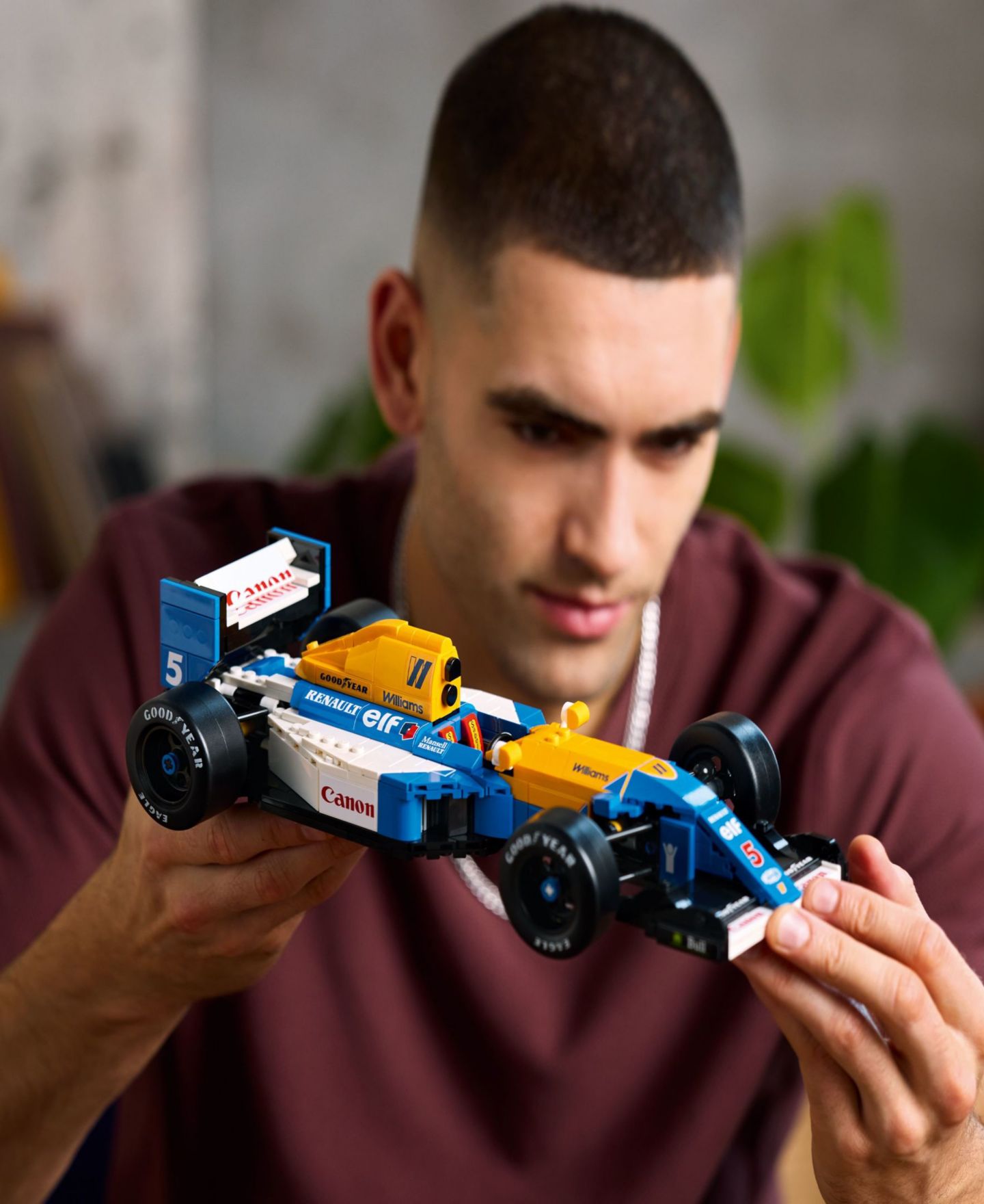 Детские конструкторы LEGO® Icons Williams Racing FW14B and Nigel Mansell Model Car Set 10353, 799 Pieces — фото 5