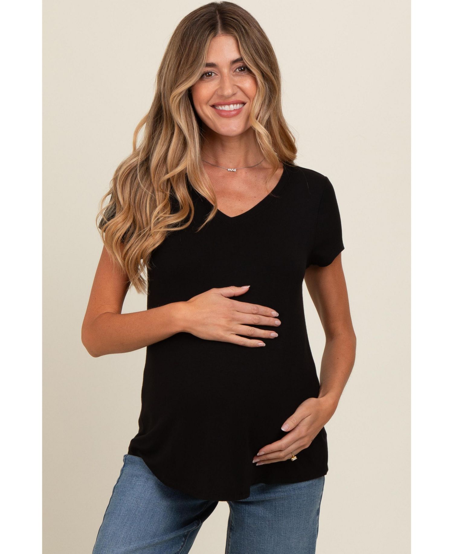Women's Black Basic V-Neck Short Sleeve Top
