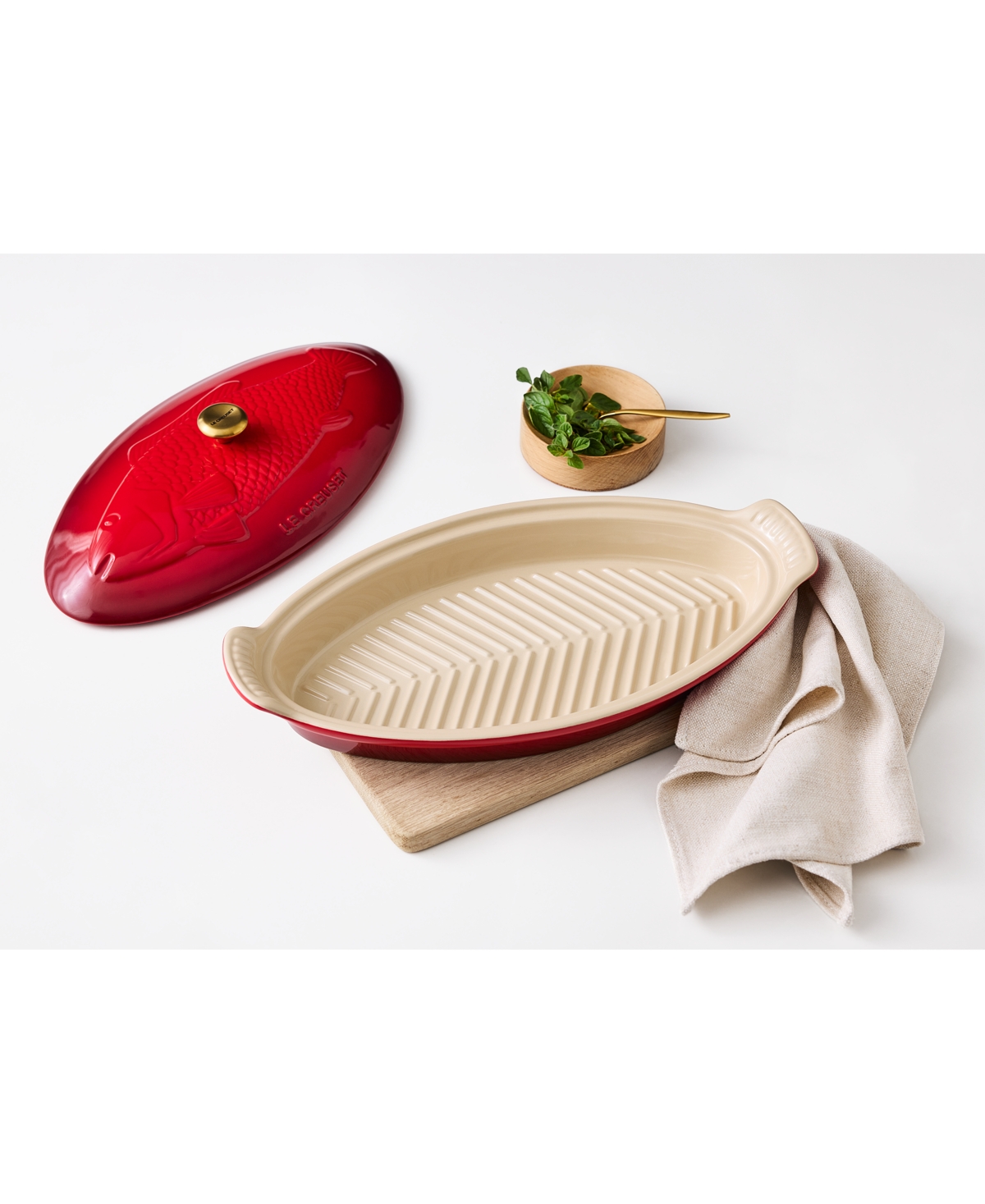 Le Creuset Stoneware Heritage 1.7 Qt. Fish Baker With Cover In Red