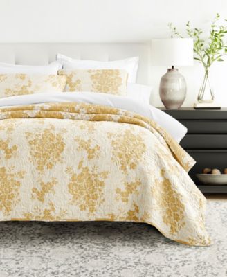 Distressed Bouquet Reversible 3-Pc. Quilt Set, King/California King