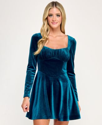 Junior's Long Sleeves Velvet Dress
