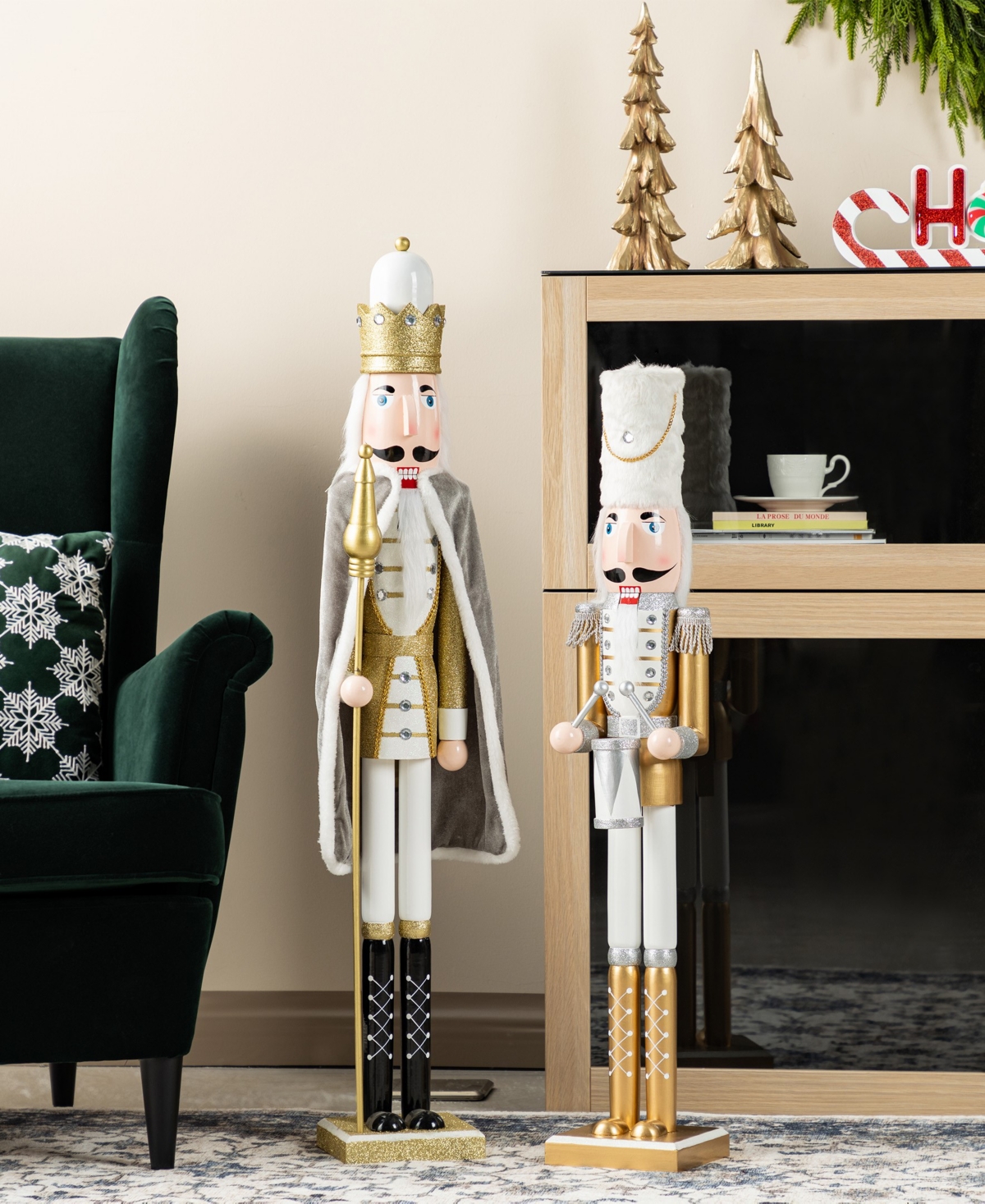 Glitzhome 42" Wooden Christmas King Nutcracker In Multi